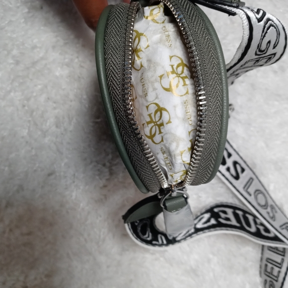 GUESS CROSSBODY SPORTS BAG - Picture 3 of 4